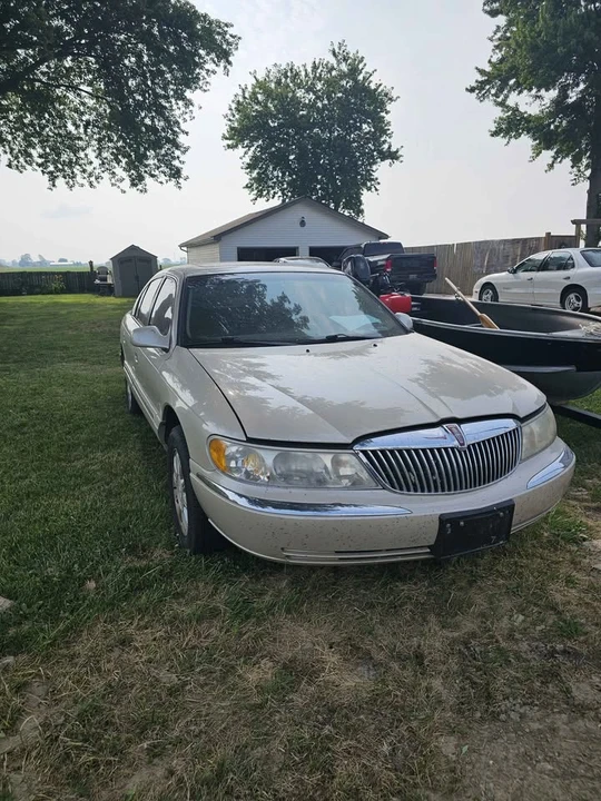 2001 Lincoln Continental 9th Gen - Image 2 of 6