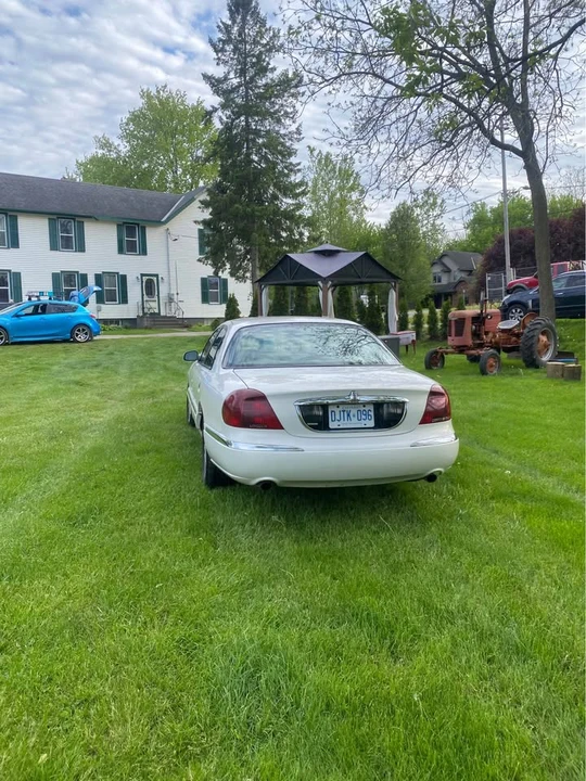 2001 Lincoln Continental 9th Gen - Image 3 of 9