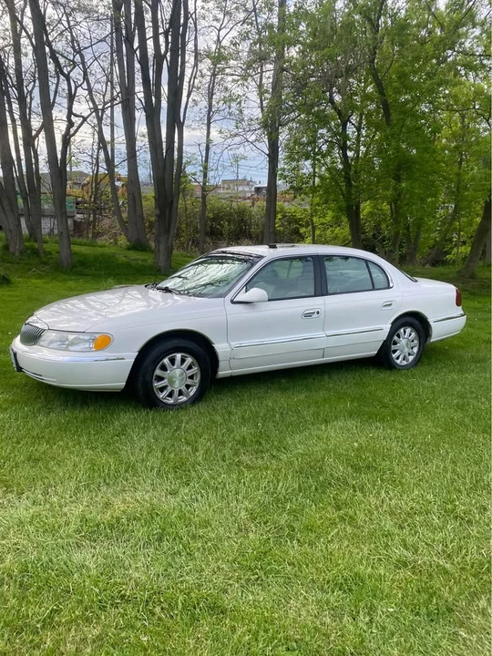 2001 Lincoln Continental 9th Gen - Image 2 of 9