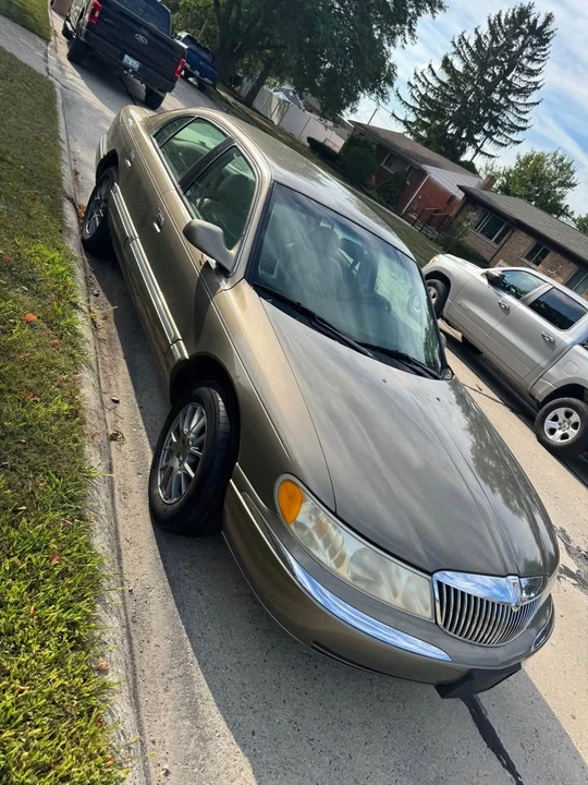 2001 Lincoln Continental 9th Gen - Image 2 of 9