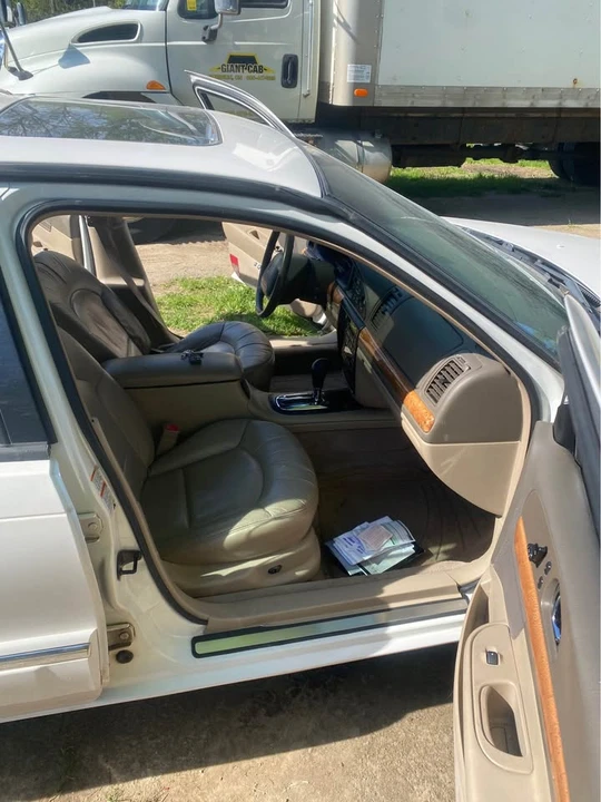 2001 Lincoln Continental 9th Gen - Image 8 of 9