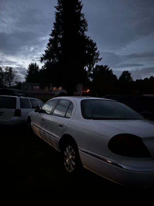 2001 Lincoln Continental 9th Gen - Image 2 of 2