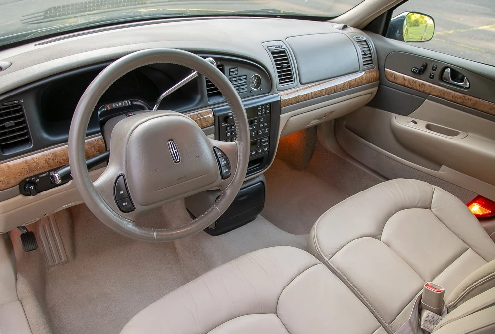 2001 Lincoln Continental 9th Gen - Image 17 of 19