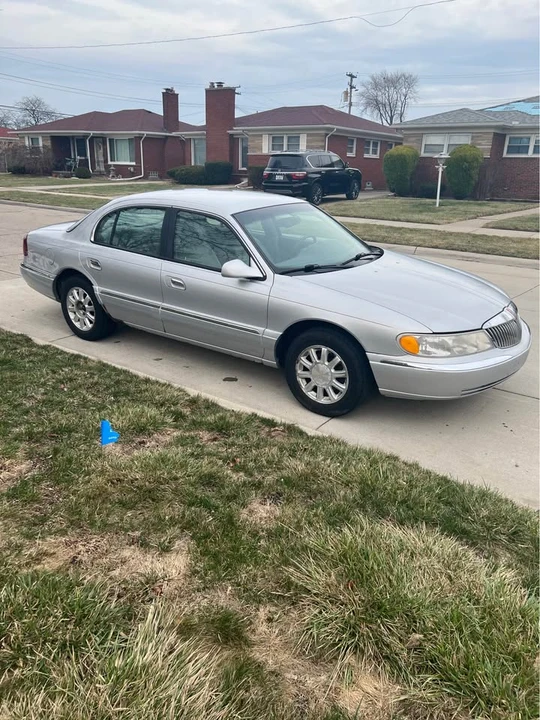 2001 Lincoln Continental 9th Gen - Image 2 of 8