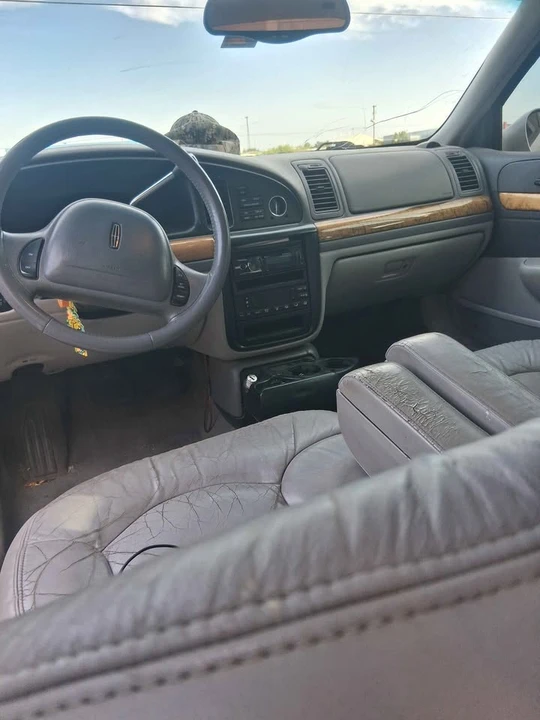 2001 Lincoln Continental 9th Gen - Image 5 of 7