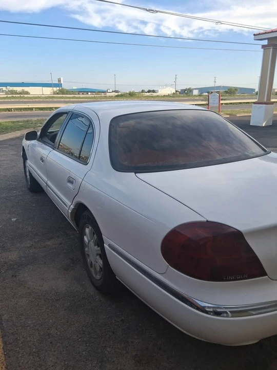 2001 Lincoln Continental 9th Gen - Image 2 of 7