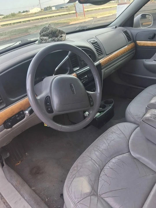 2001 Lincoln Continental 9th Gen - Image 3 of 7