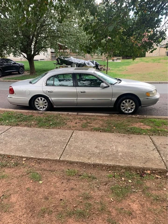 2001 Lincoln Continental 9th Gen - Image 3 of 4