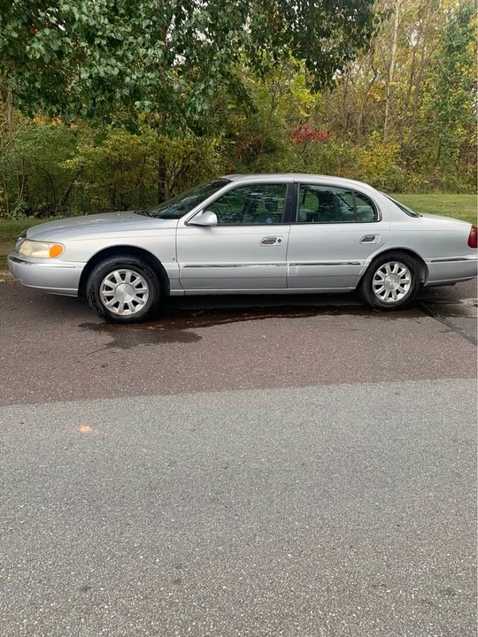2001 Lincoln Continental 9th Gen - Image 2 of 4
