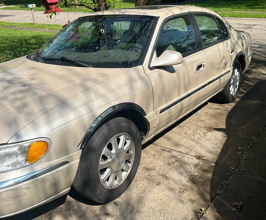 2001 Lincoln Continental 9th Gen - Image 10 of 13