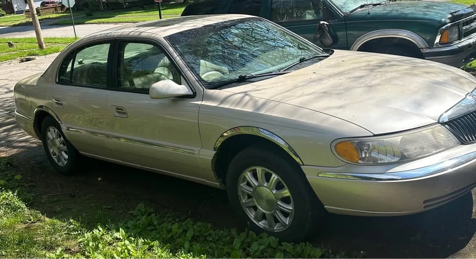 2001 Lincoln Continental 9th Gen - Image 12 of 13