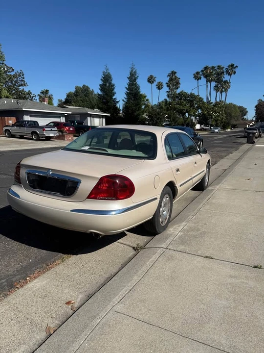 2001 Lincoln Continental 9th Gen - Image 3 of 8