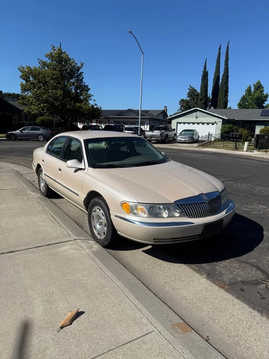2001 Lincoln Continental 9th Gen - Image 2 of 8