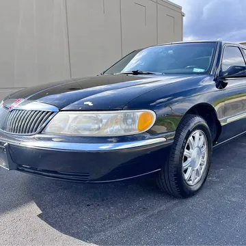 2001 Lincoln Continental Sedan 4D
