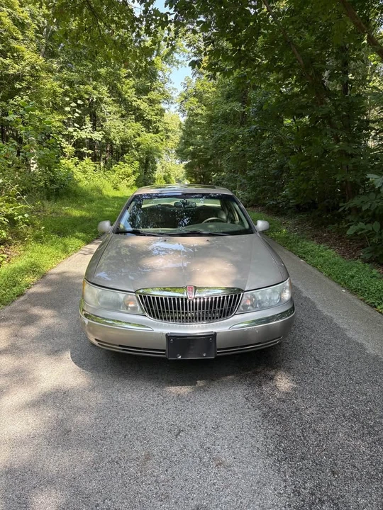 2001 Lincoln Continental 9th Gen - Image 2 of 11
