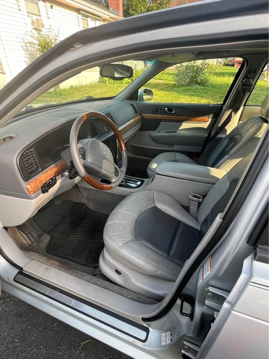 2001 Lincoln Continental 9th Gen - Image 4 of 8