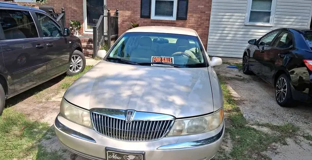 2001 Lincoln Continental Sedan 4D