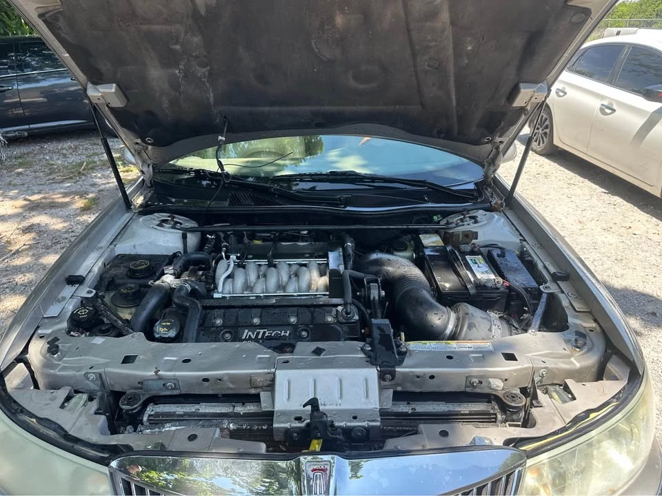 2001 Lincoln Continental 9th Gen - Image 13 of 14