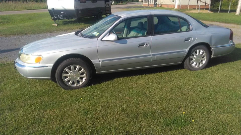 2001 Lincoln Continental 9th Gen - Image 4 of 9