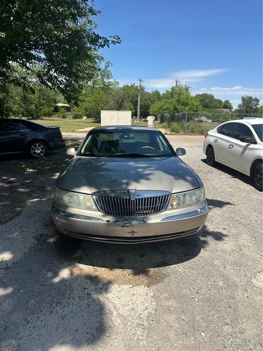 2001 Lincoln Continental 9th Gen - Image 2 of 14