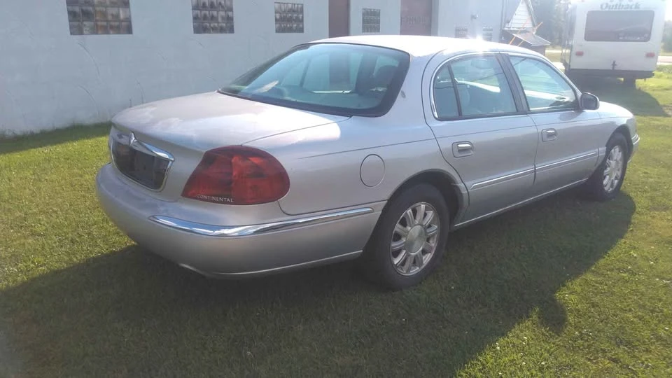 2001 Lincoln Continental 9th Gen - Image 2 of 9