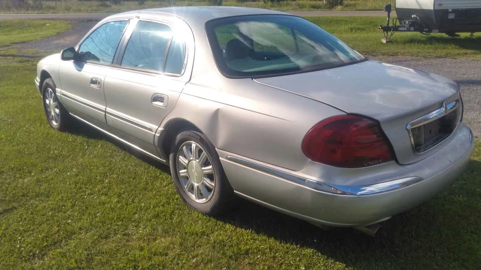 2001 Lincoln Continental 9th Gen - Image 3 of 9
