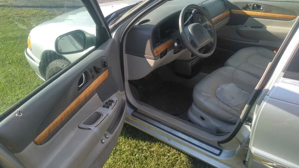 2001 Lincoln Continental 9th Gen - Image 8 of 9