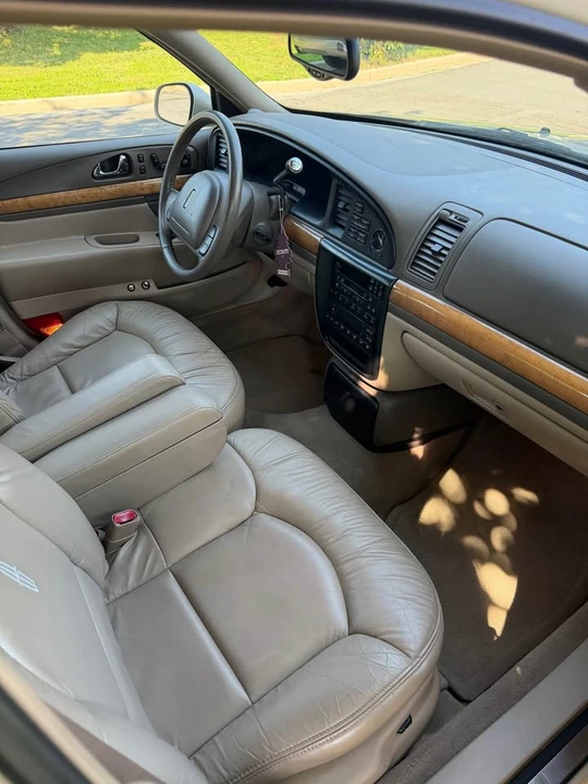 2001 Lincoln Continental 9th Gen - Image 6 of 13