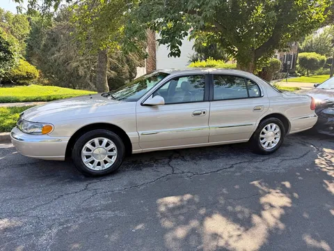 2001 Lincoln Continental Sedan 4D