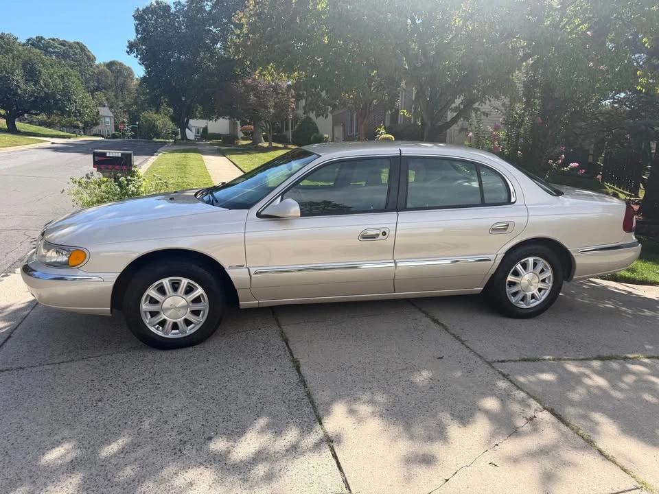 2001 Lincoln Continental 9th Gen - Image 2 of 15