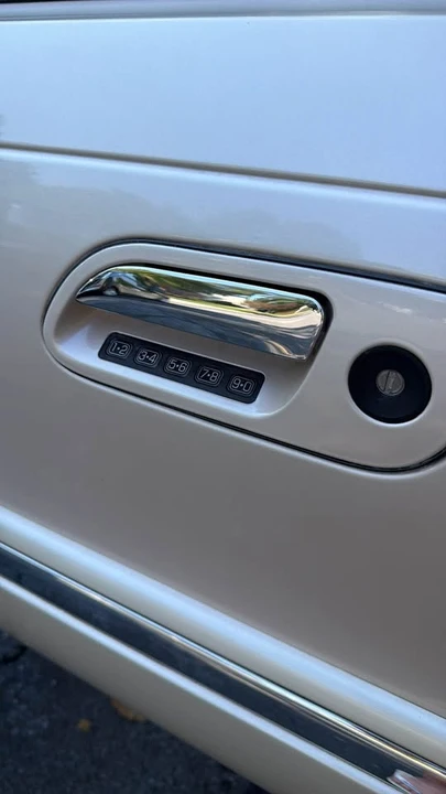 2001 Lincoln Continental 9th Gen - Image 13 of 14