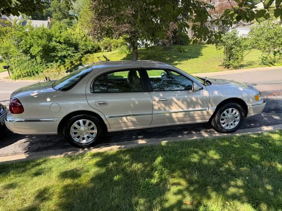 2001 Lincoln Continental 9th Gen - Image 3 of 14