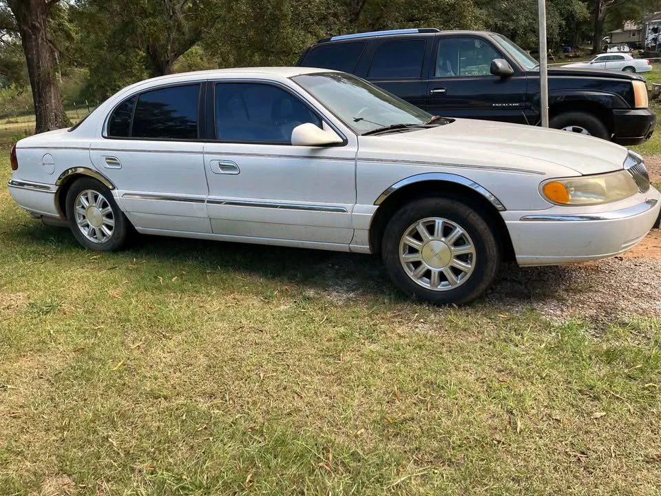 2001 Lincoln Continental 9th Gen - Image 3 of 10