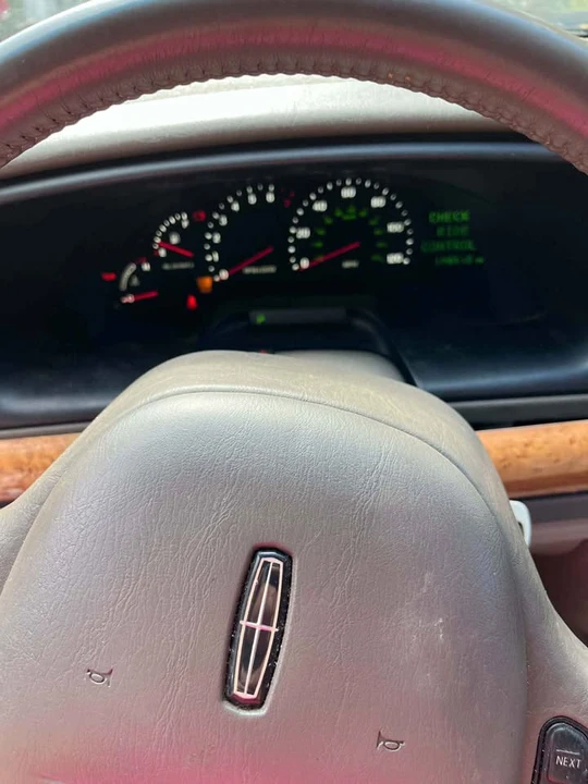 2001 Lincoln Continental 9th Gen - Image 5 of 10