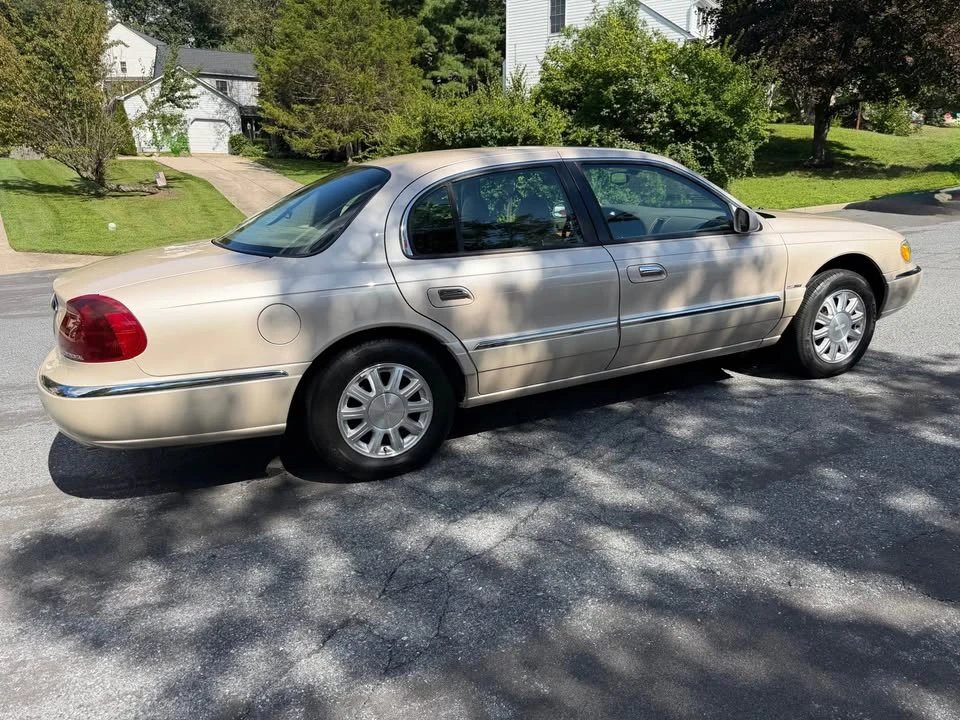2001 Lincoln Continental 9th Gen - Image 4 of 18