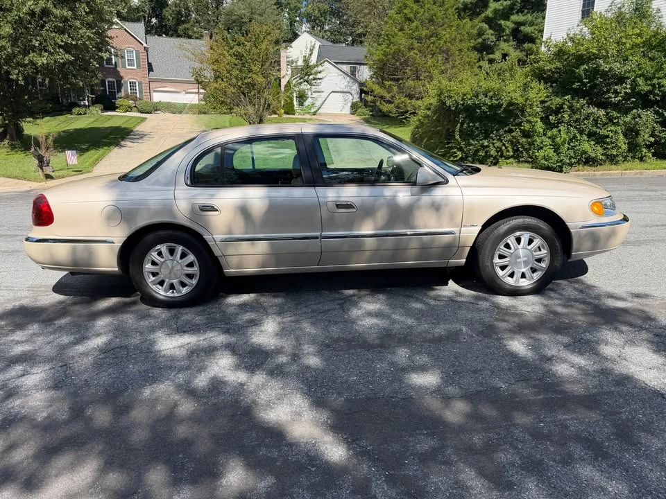 2001 Lincoln Continental 9th Gen - Image 2 of 18