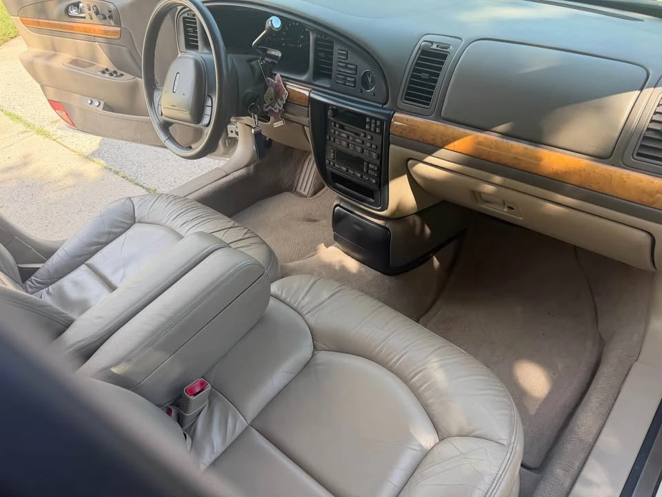 2001 Lincoln Continental 9th Gen - Image 10 of 15