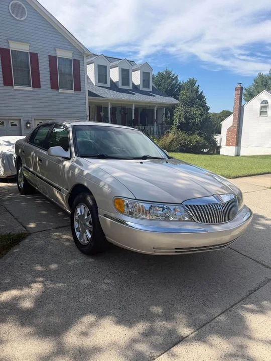 2001 Lincoln Continental 9th Gen - Image 2 of 15