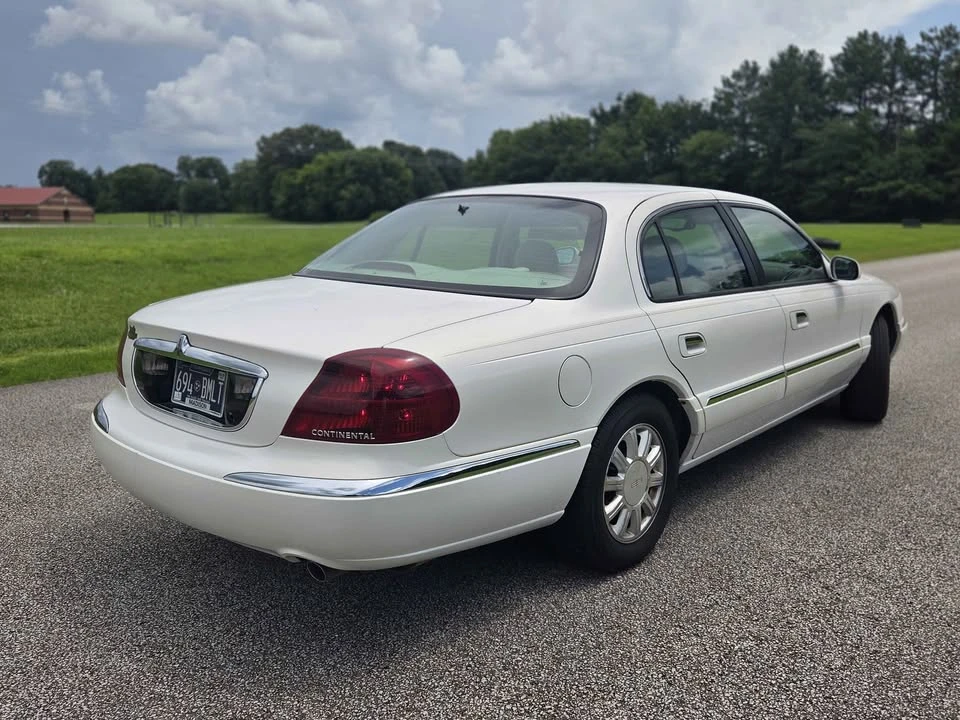 2001 Lincoln Continental 9th Gen - Image 2 of 15