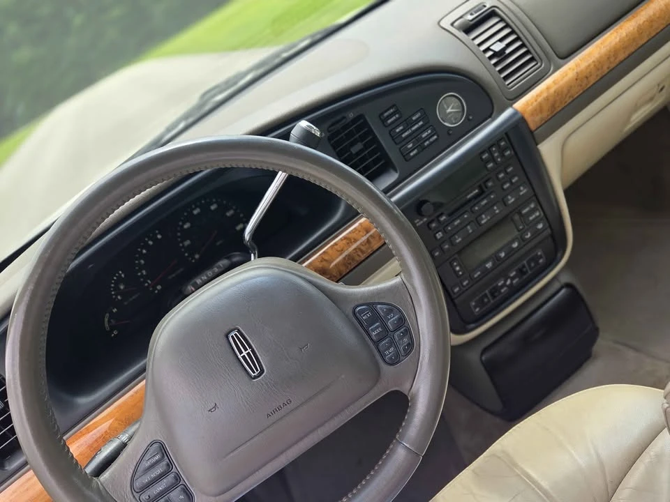 2001 Lincoln Continental 9th Gen - Image 11 of 15
