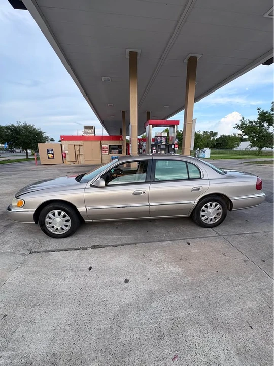 2001 Lincoln Continental 9th Gen - Image 2 of 7