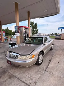 2001 Lincoln Continental Signature Sedan 4D