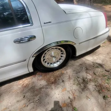 2001 Lincoln Continental Signature Sedan 4D