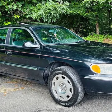 2001 Lincoln Continental Signature Sedan 4D