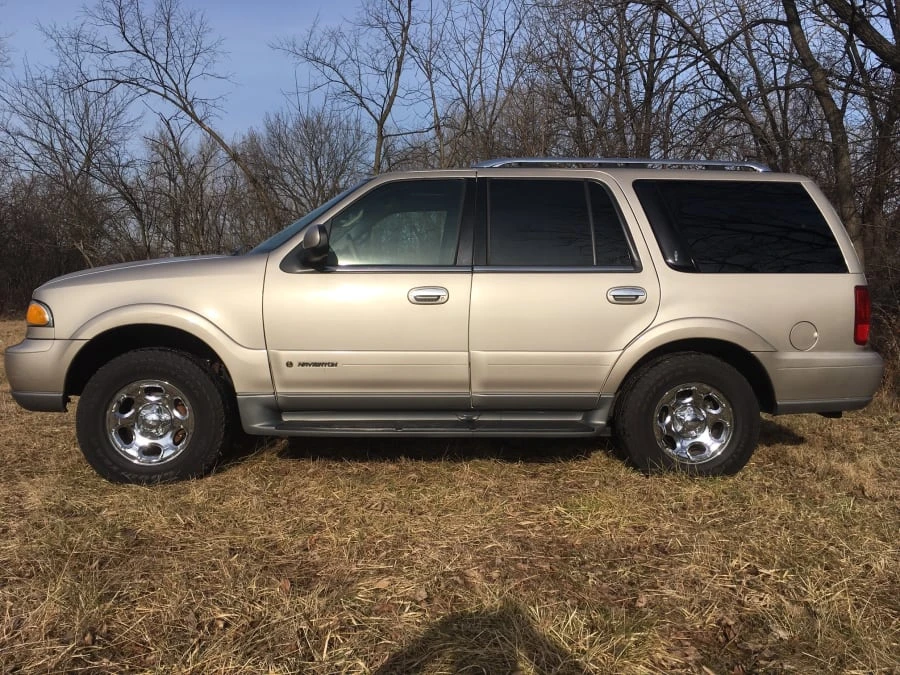 2001 Lincoln Navigator 1st Gen - Image 2 of 9