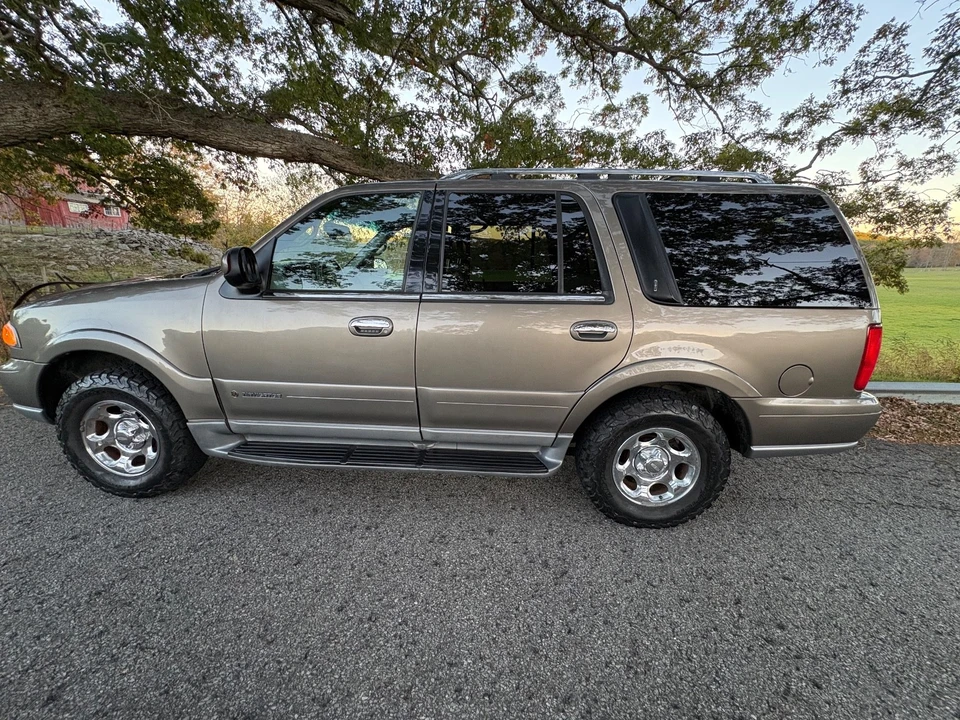 2001 Lincoln Navigator 1st Gen - Image 2 of 21