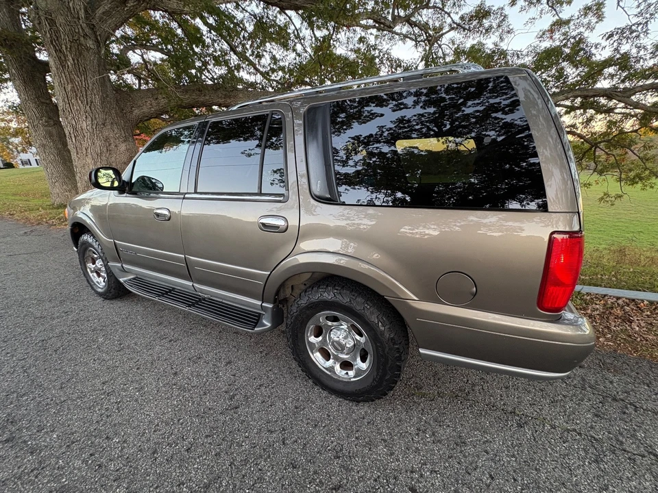 2001 Lincoln Navigator 1st Gen - Image 3 of 21