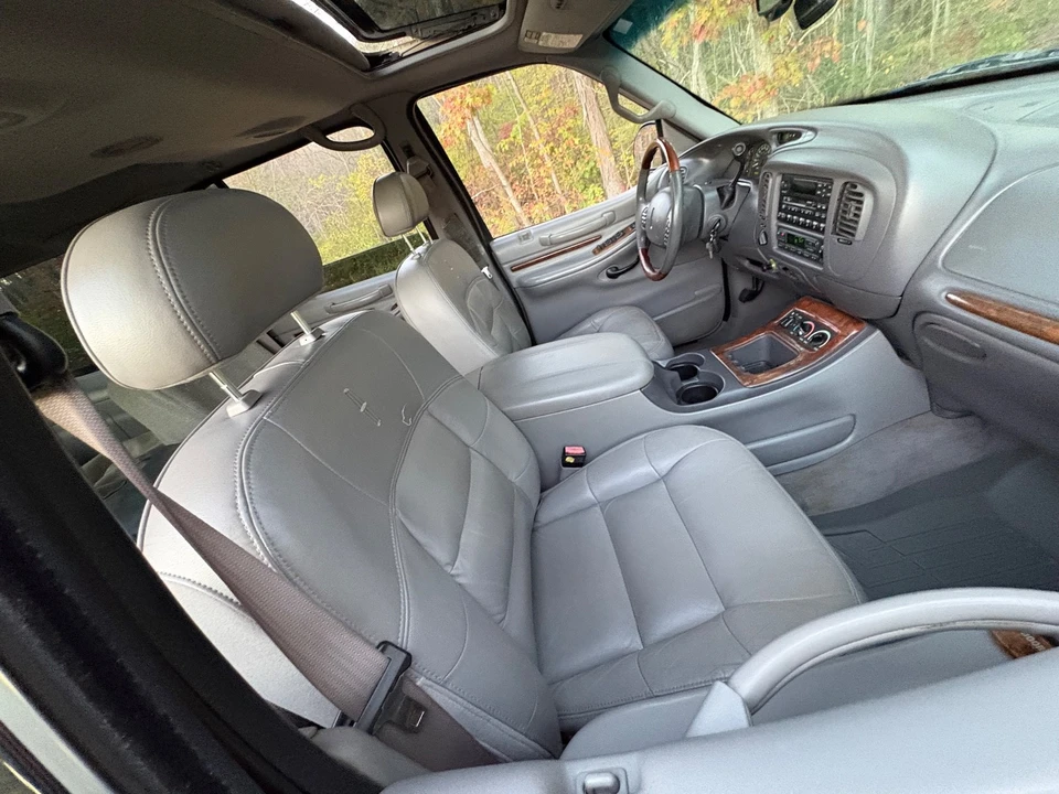 2001 Lincoln Navigator 1st Gen - Image 9 of 21