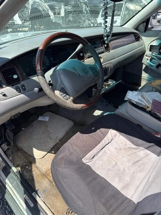 2001 Lincoln Town Car - Image 5 of 5