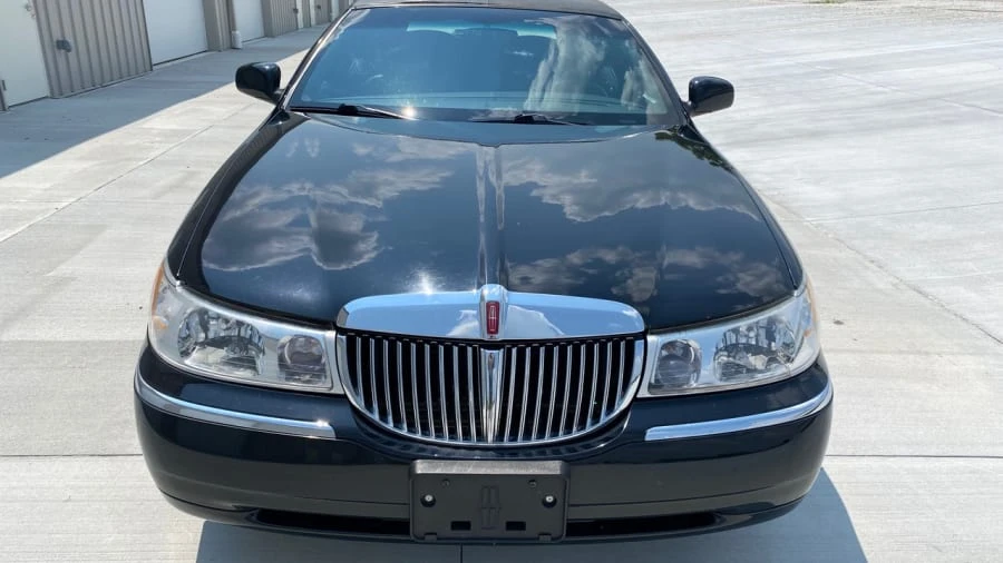 2001 Lincoln Town Car - Image 12 of 17